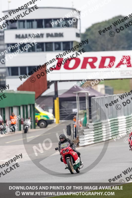 Vintage motorcycle club;eventdigitalimages;mallory park;mallory park trackday photographs;no limits trackdays;peter wileman photography;trackday digital images;trackday photos;vmcc festival 1000 bikes photographs